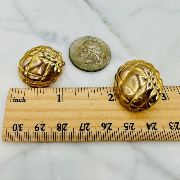 Vintage Gold Quilted Clip On Earrings, 80s Statement Button Jewelry Retro Glam - Picture 6 of 6